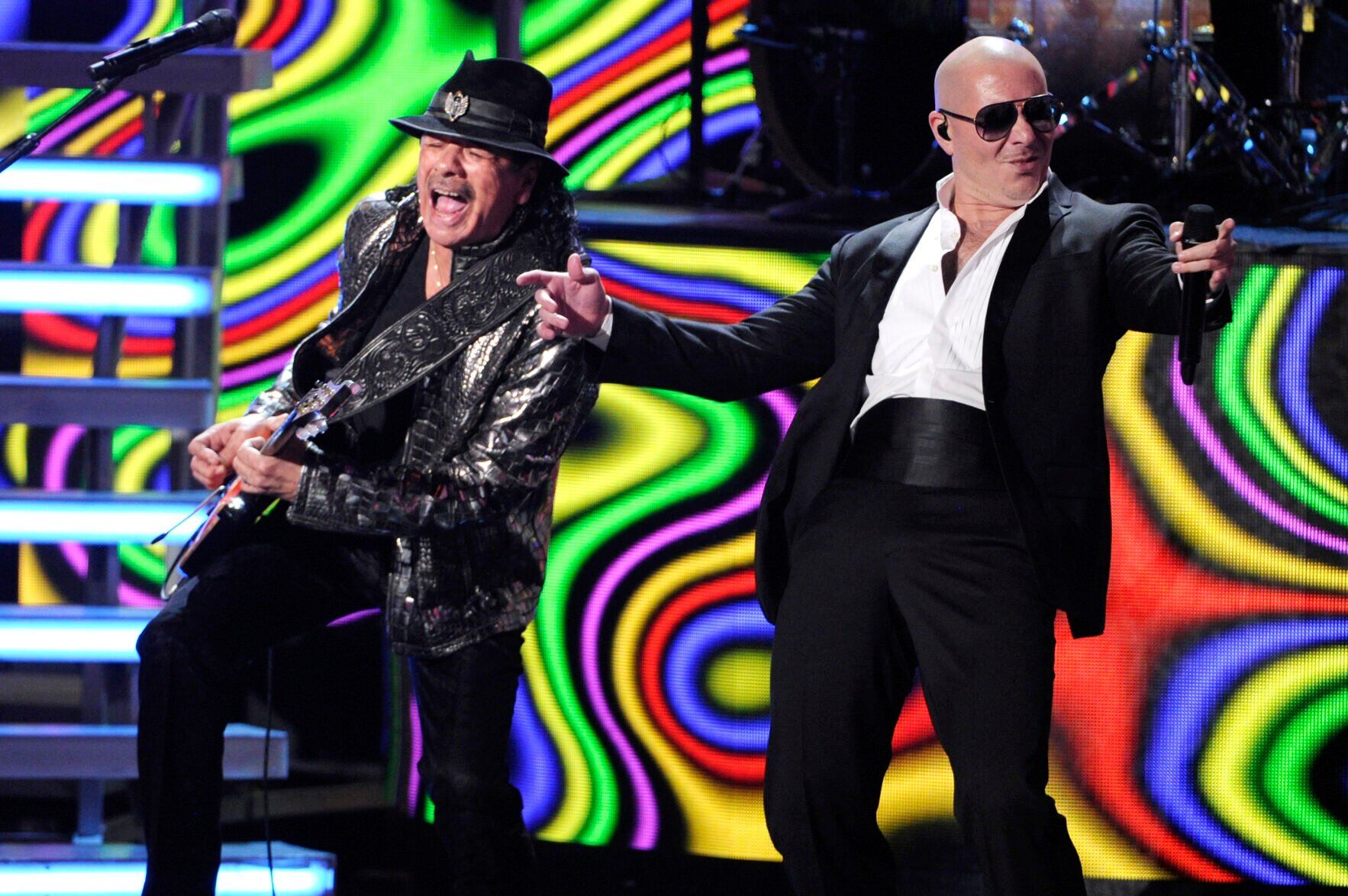 2014: Pitbull, Carlos Santana